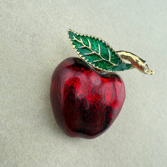 Vintage Apple Brooch Pin Gold Tone With Green Leaf & Rhinestones Red Enamel Jewe - Picture 3 of 5